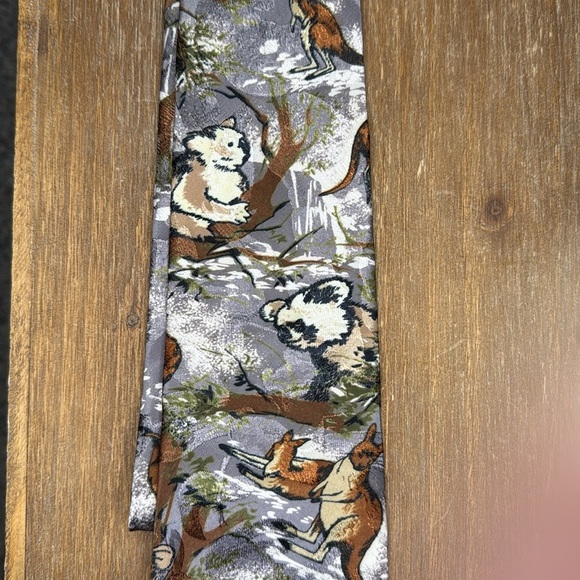 Reed St James Kangaroo Koala Bear Gray Shimmer Tie - Picture 2 of 7